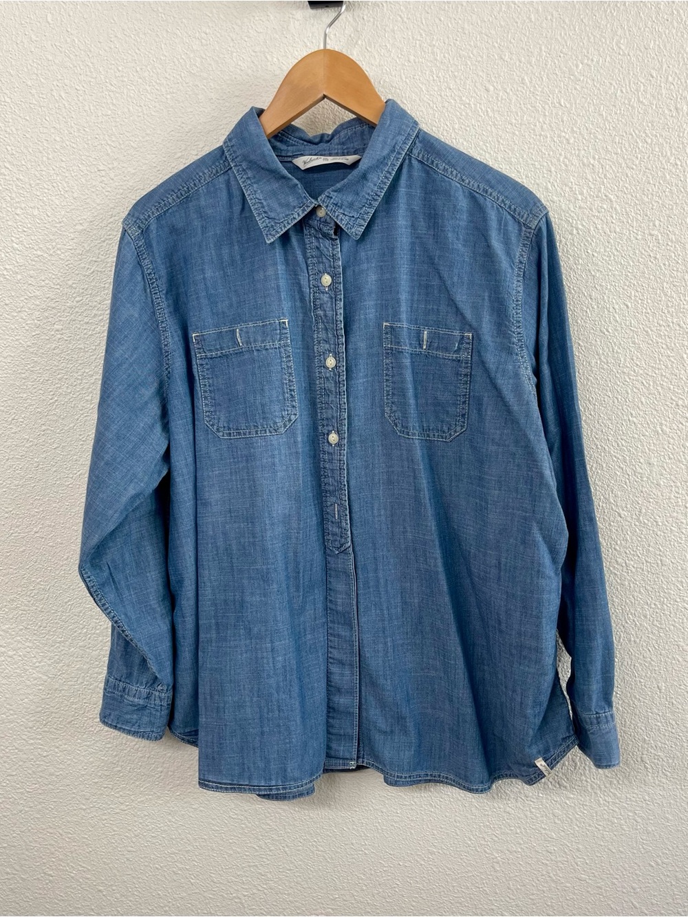 Woolrich Classic Women's Denim Chambray Button-Up Shirt - Blue XXL TTG